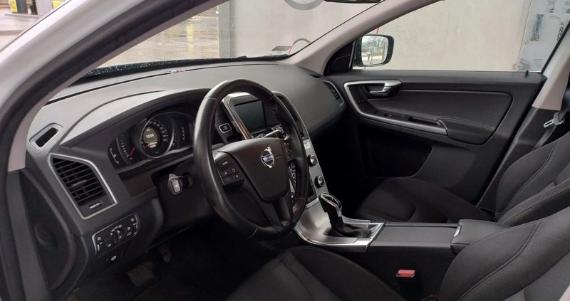 Volvo XC 60 cena 85900 przebieg: 105000, rok produkcji 2017 z Poznań małe 46